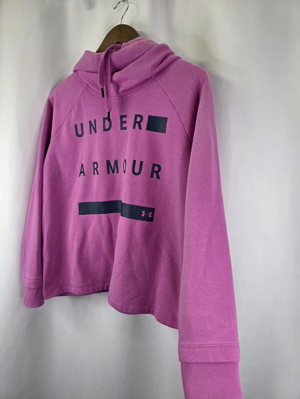 Under Armour Hoodie Women Medium Pink Loose Fit Pullover Sweatshirt Sweater Cozy